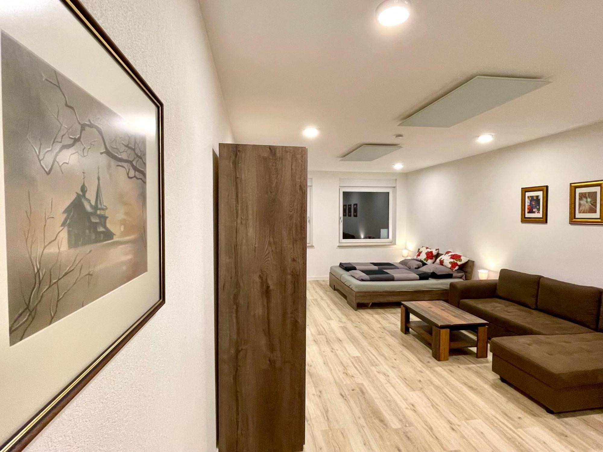 Neu Grosse Einzimmerwohnung Im Zentrum Goldstadt Pforzheim Schloessle Esterno foto