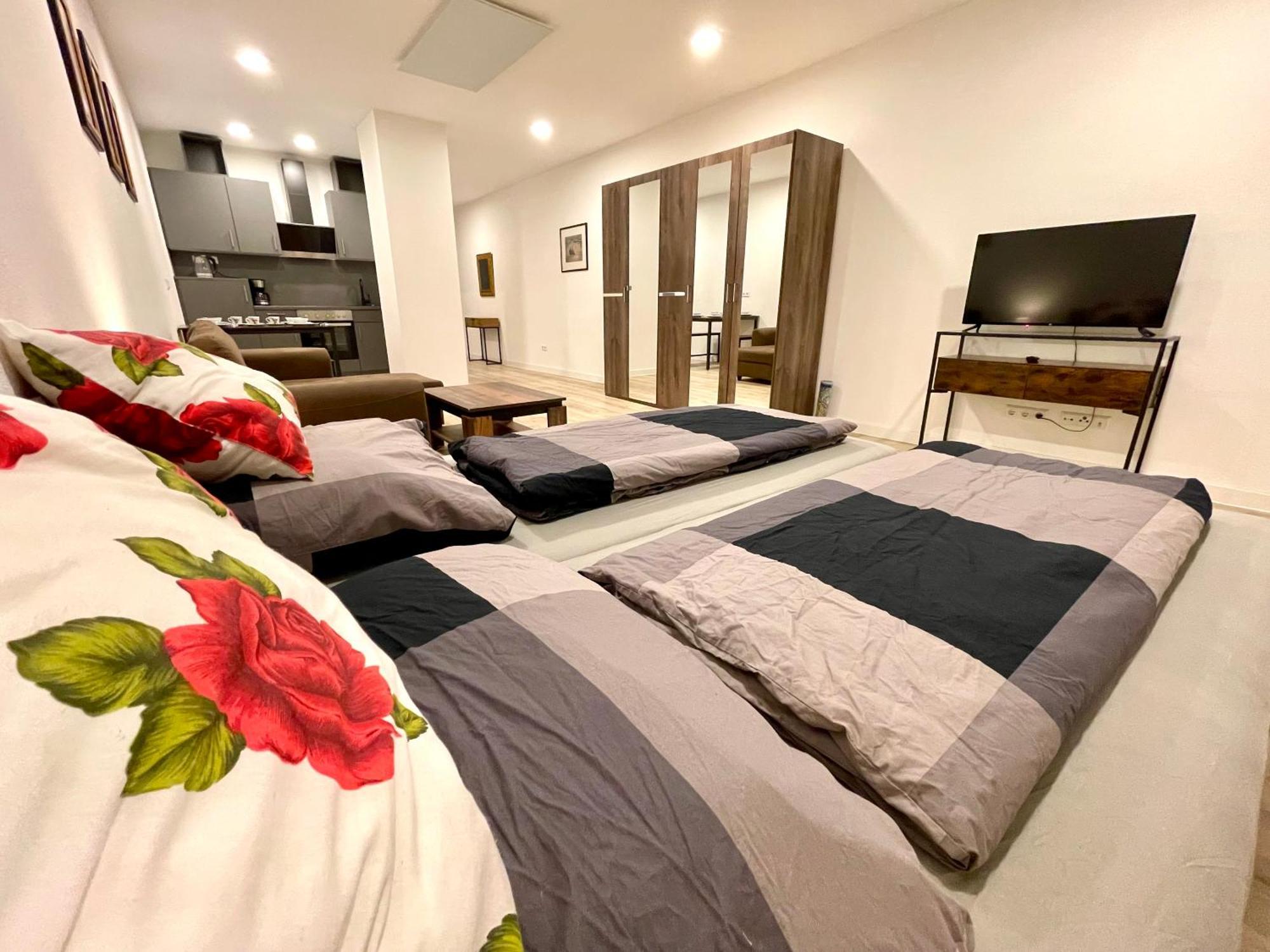 Neu Grosse Einzimmerwohnung Im Zentrum Goldstadt Pforzheim Schloessle Esterno foto