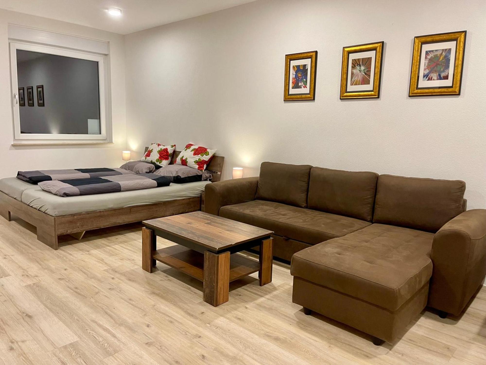Neu Grosse Einzimmerwohnung Im Zentrum Goldstadt Pforzheim Schloessle Esterno foto
