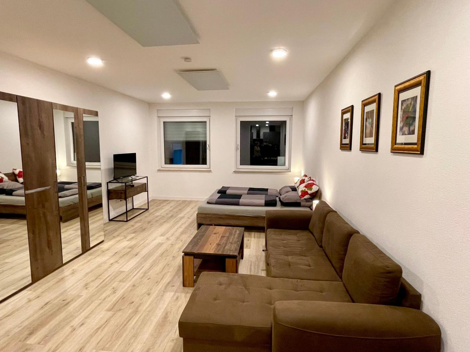 Neu Grosse Einzimmerwohnung Im Zentrum Goldstadt Pforzheim Schloessle Esterno foto