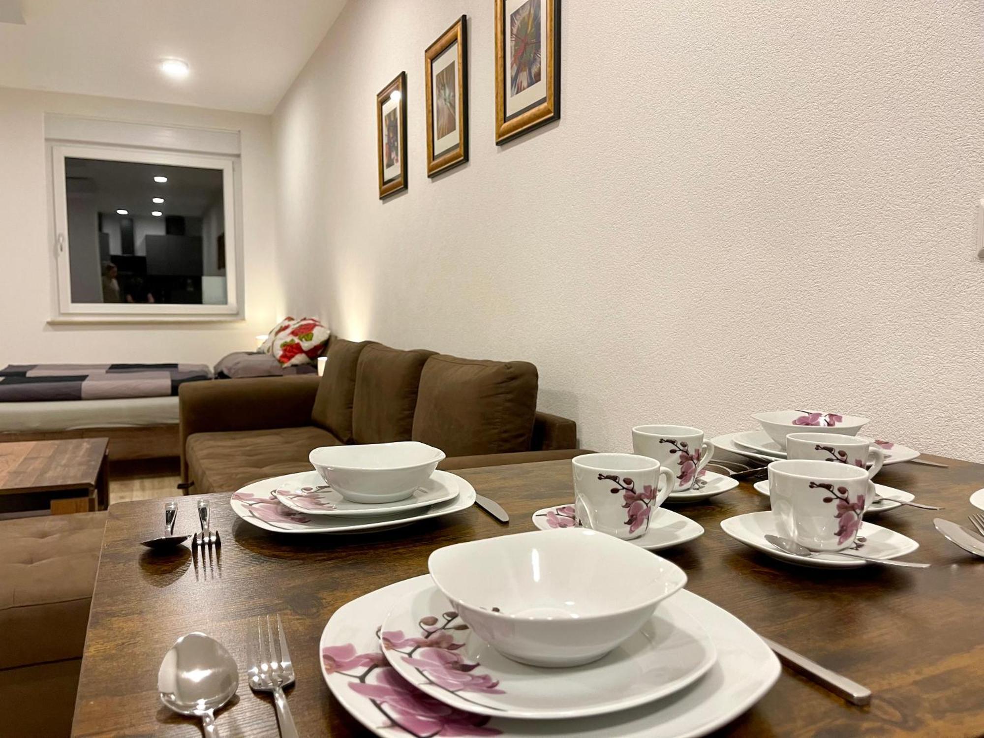 Neu Grosse Einzimmerwohnung Im Zentrum Goldstadt Pforzheim Schloessle Esterno foto