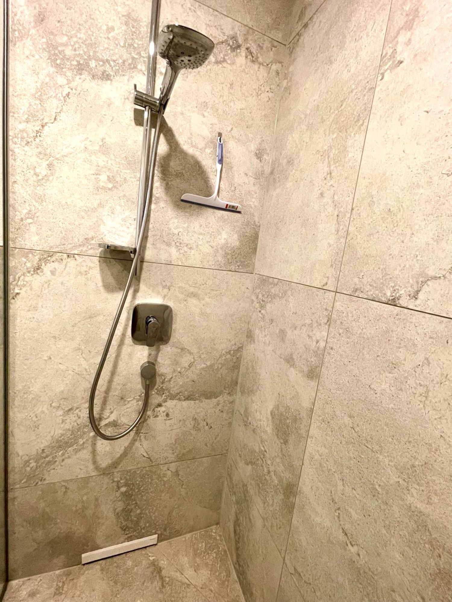 Neu Grosse Einzimmerwohnung Im Zentrum Goldstadt Pforzheim Schloessle Esterno foto