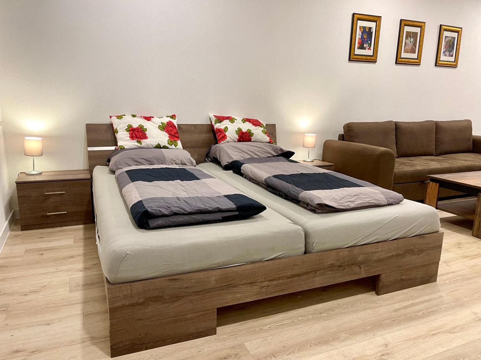 Neu Grosse Einzimmerwohnung Im Zentrum Goldstadt Pforzheim Schloessle Esterno foto