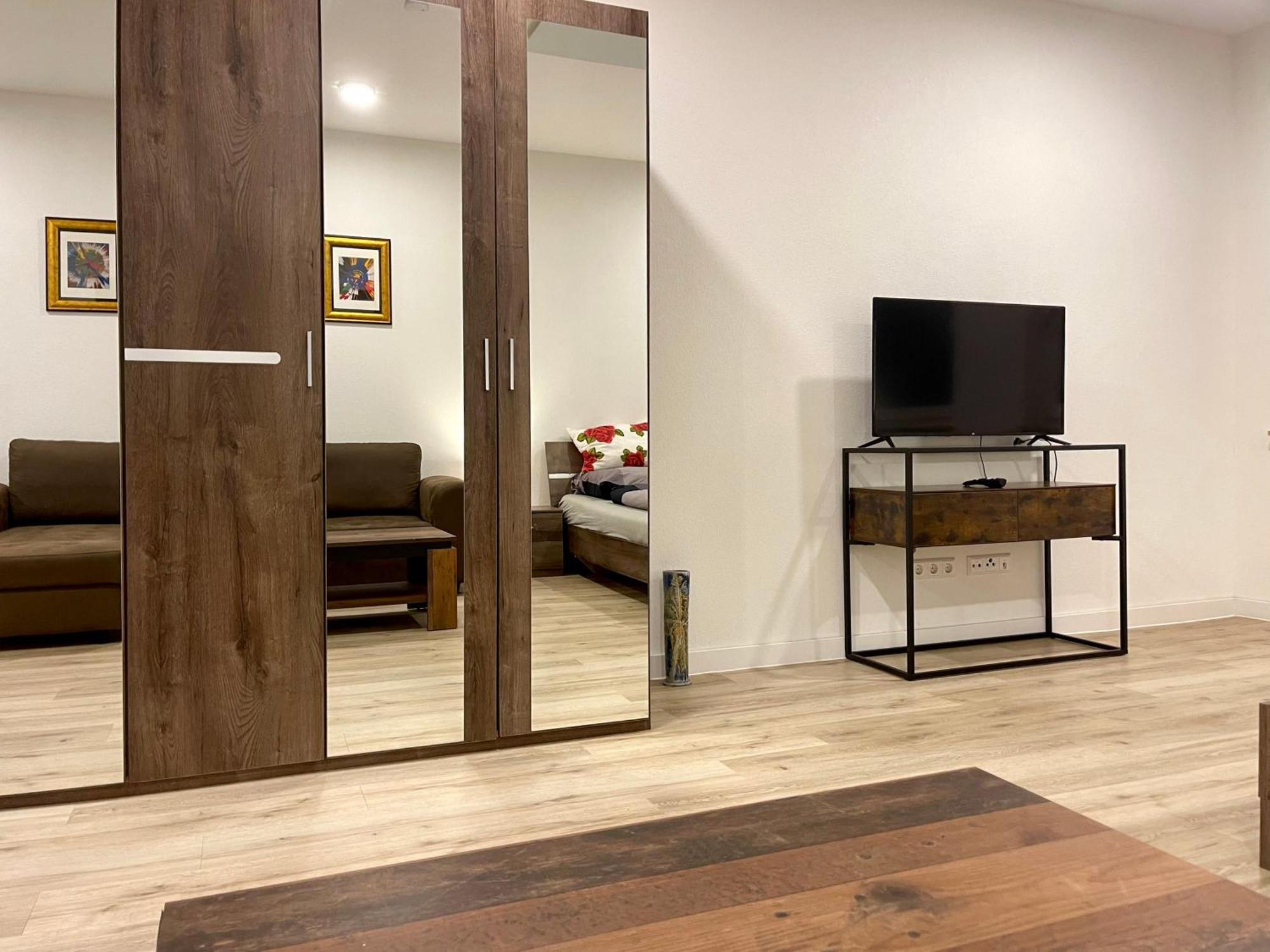 Neu Grosse Einzimmerwohnung Im Zentrum Goldstadt Pforzheim Schloessle Esterno foto